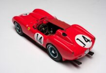 Ferrari 250 TR Scale 1:18 By Amalgam Collection