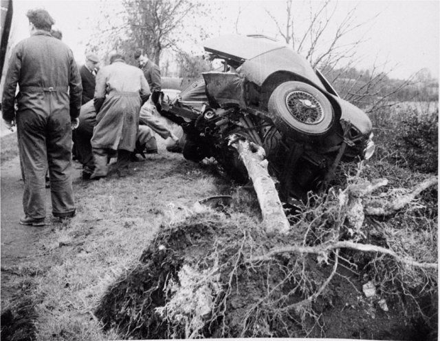 Hawthorn wreckage Guildford 1