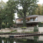 House By The Lake By Carlos Zwick Architects