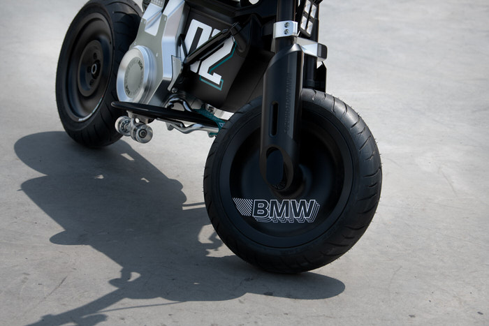 BMW Motorrad Concept CE 02 Social 07