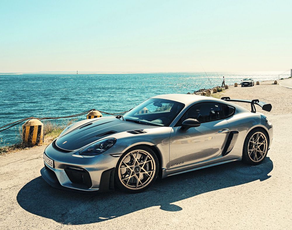 Simply Upside Down: Porsche 718 Cayman GT4 RS - collectorscarworld