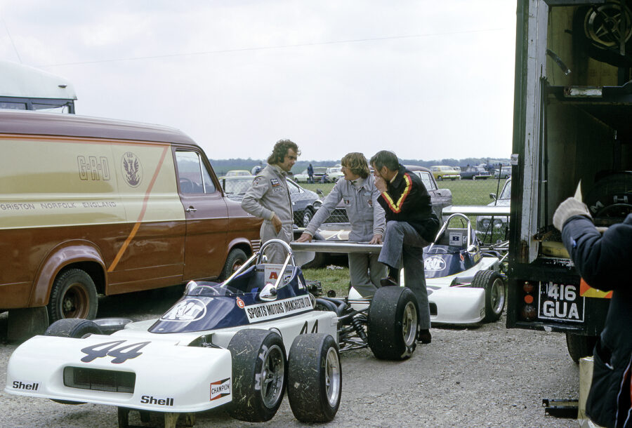 30-tt-1975-935-gunnar-nilsson-larry-perkins-and-ron-tauranac-perkins-ralt-rt1-ford-novamotor_rgb_gross-3