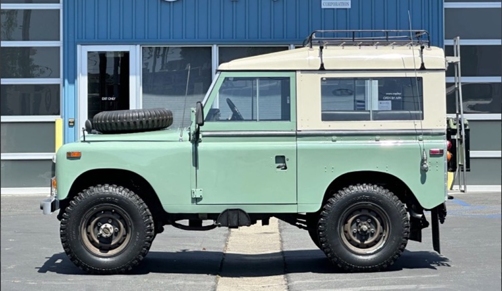 BOS 1:18 pour Land Rover Light Weight Series III 1973 Bleu et