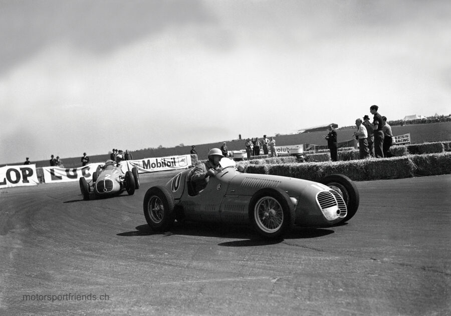 39-ss-1949-reg-parnell-leads-de-graffenried-around-club-corner-maseratis_coated-2