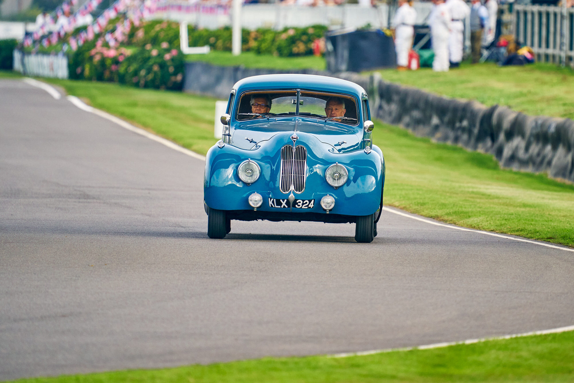 The Duke of Richmond opens the 2023 Goodwood Revival 2023 in a Bristol 400. Ph. by Dominic James.