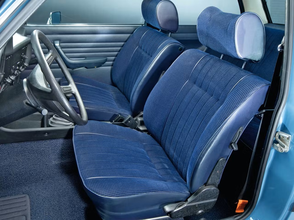 BMW E21 318 interior pacific blue