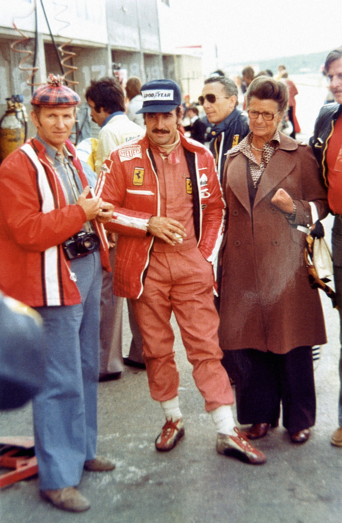 29-dp-1975-102-guido-weber-clay-regazzoni-and-marie-siffert_10