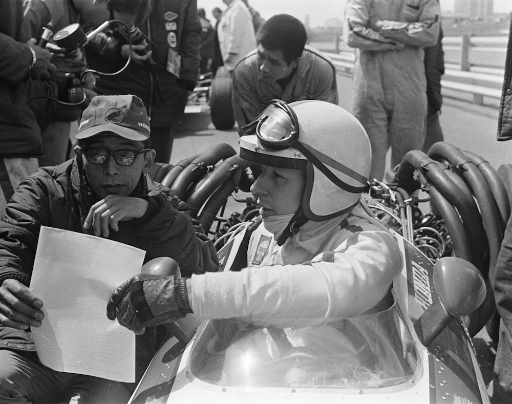 Surtees at 1968 Dutch Grand Prix.jpg Kopie