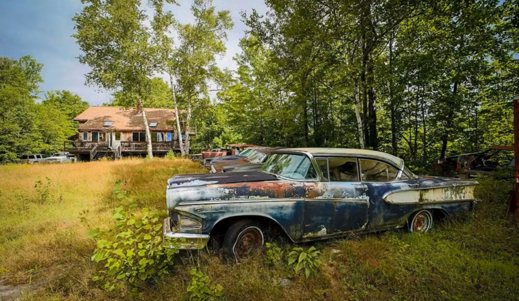 New Hampshire Home Sale Includes 300 Classics