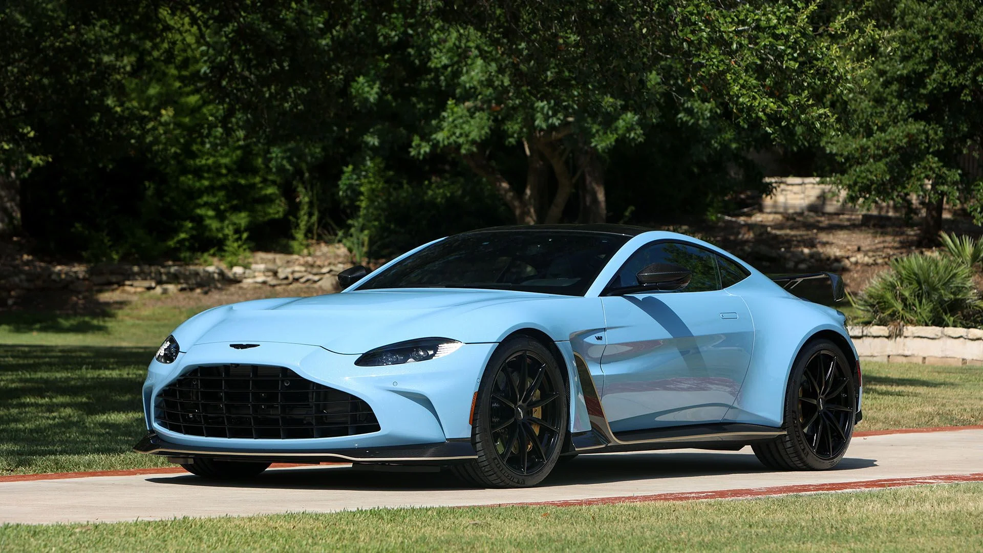 2023 aston martin v12 vantage