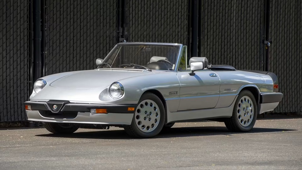 1986 Alfa Romeo Quadrifoglio Spider 5