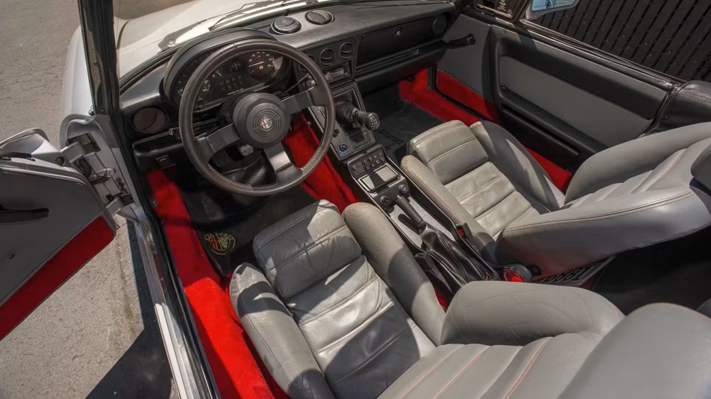 1986 Alfa Romeo Quadrifoglio Spider 6