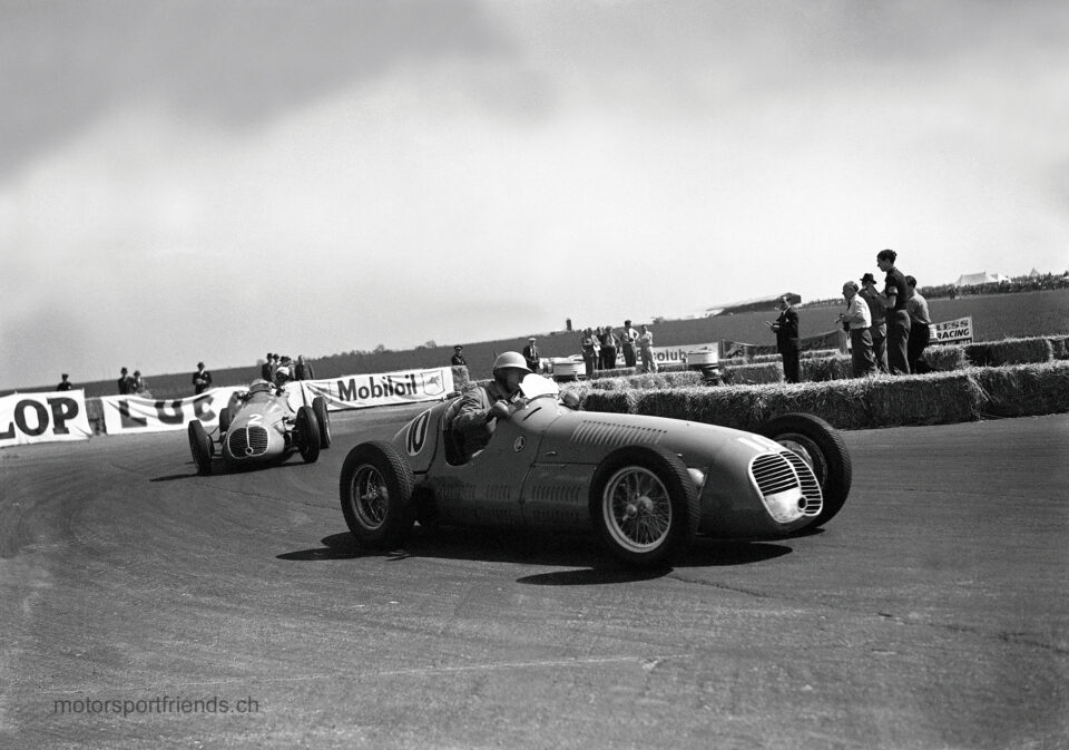 39-ss-1949-reg-parnell-leads-de-graffenried-around-club-corner-maseratis_coated-5