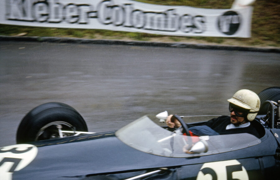 05-ur-1965-009-35-joakim-bonnier-brabham-bt11-climax-v8-1500_cmyk