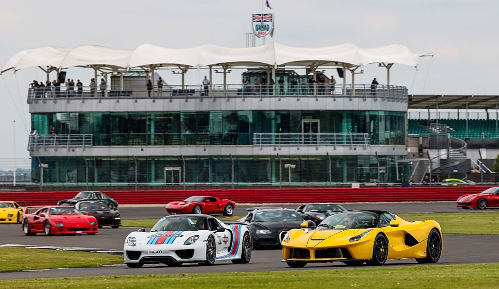 Supercars Sparkle At Silverstone Festival