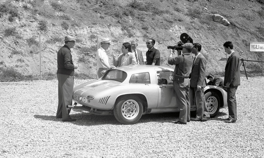 24-tf-1964-132-huschke-von-hanstein-and-antonio-pucci-in-the-black-shirt-klass-neerpasch-porsche-356b-2000-gs-gt_cmyk-2
