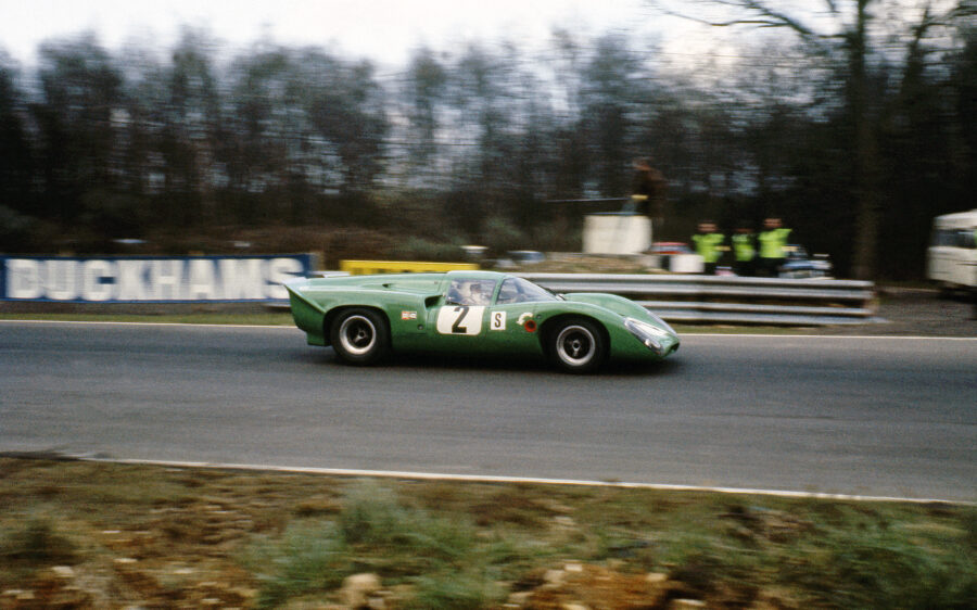 37-bh-1969-010-david-piper-roy-pierpoint-lola-t70-mk-3b-chevrolet_cmyk-2
