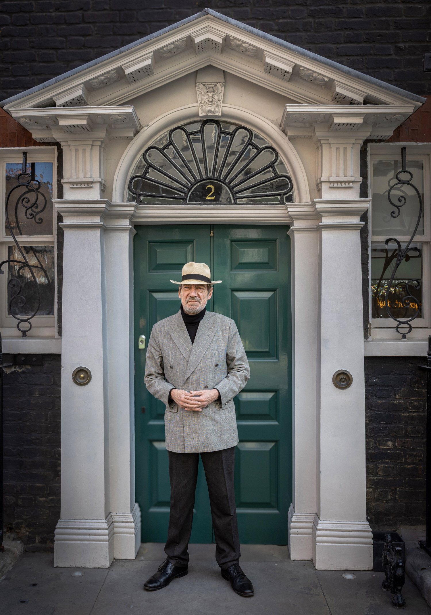 Alfreds Doorman Larry