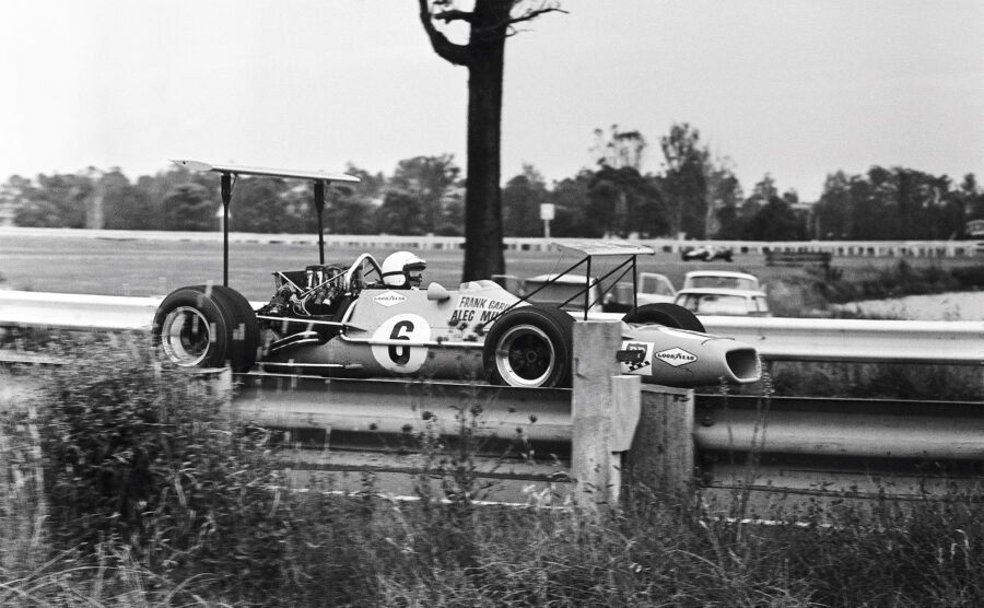 51-wf-1969-017-100-frank-gardner-mildrenmono-alfa-romeo-tipo-33-v8_cmyk-2