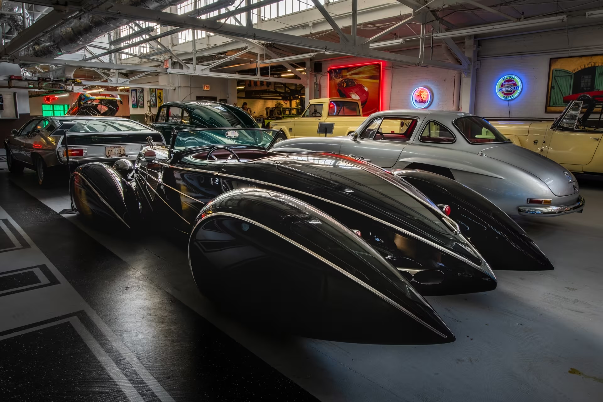 mecum larrys legacy 2025 main upstairs room 2 Kopie