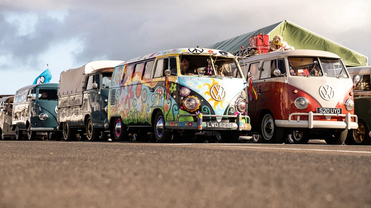 Screenshot 2025 09 22 at 07 10 53 A vibrant sea of VW campers swarms Goodwood Revival GRR