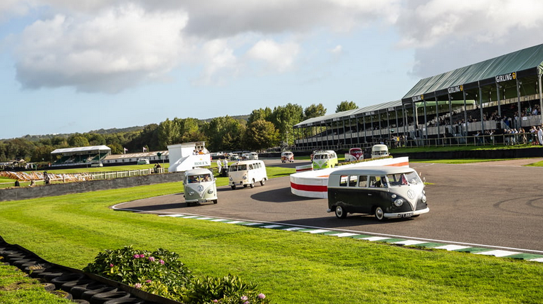 Screenshot 2025 09 22 at 07 11 12 A vibrant sea of VW campers swarms Goodwood Revival GRR