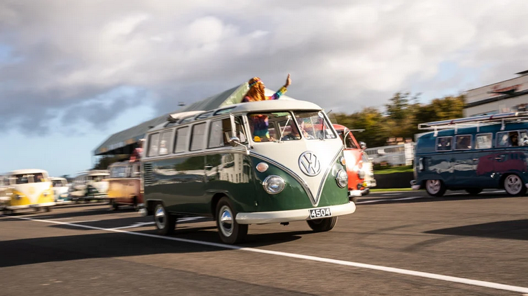 Screenshot 2025 09 22 at 07 11 19 A vibrant sea of VW campers swarms Goodwood Revival GRR