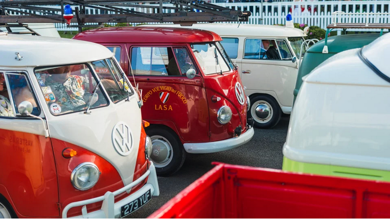 Screenshot 2025 09 22 at 07 13 04 A vibrant sea of VW campers swarms Goodwood Revival GRR