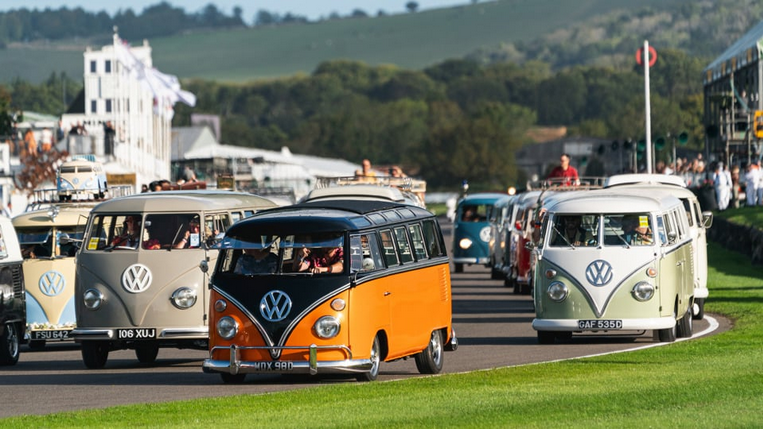 Screenshot 2025 09 22 at 07 13 26 A vibrant sea of VW campers swarms Goodwood Revival GRR