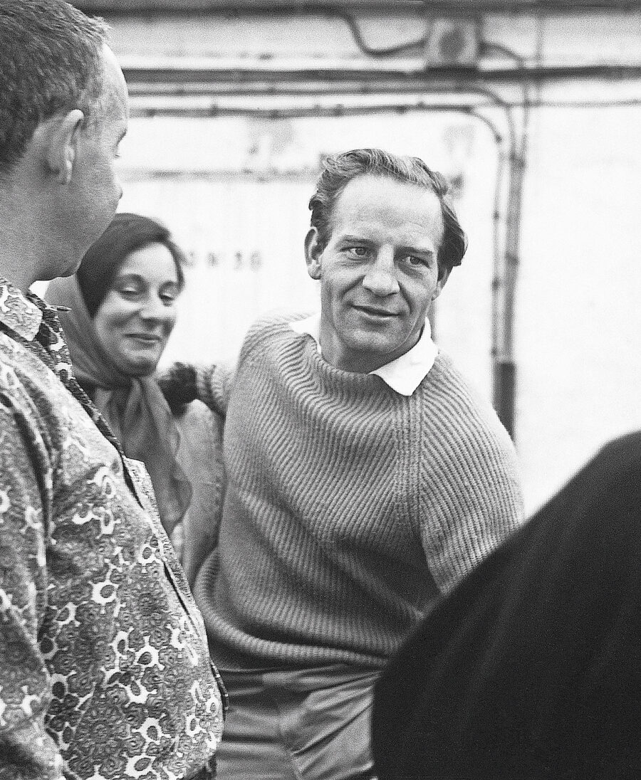 33-re-1962-innes-ireland-and-jean-ginther-with-masten-gregory_cmyk-4