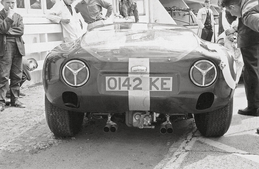 01-lm-1963-david-hobbs-and-richard-attwood-lola-gt-cortina-mki-real-lights_cmyk-3