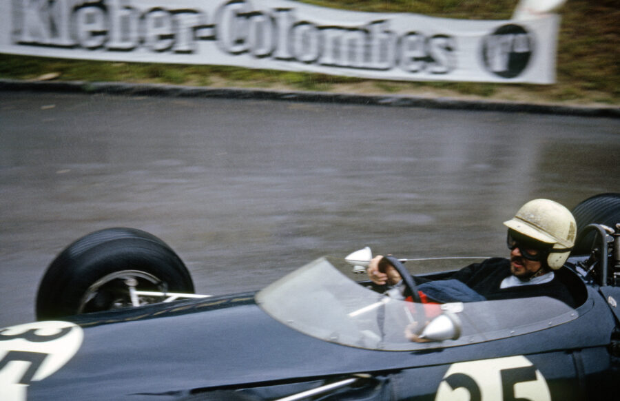 05-ur-1965-009-35-joakim-bonnier-brabham-bt11-climax-v8-1500_cmyk-5