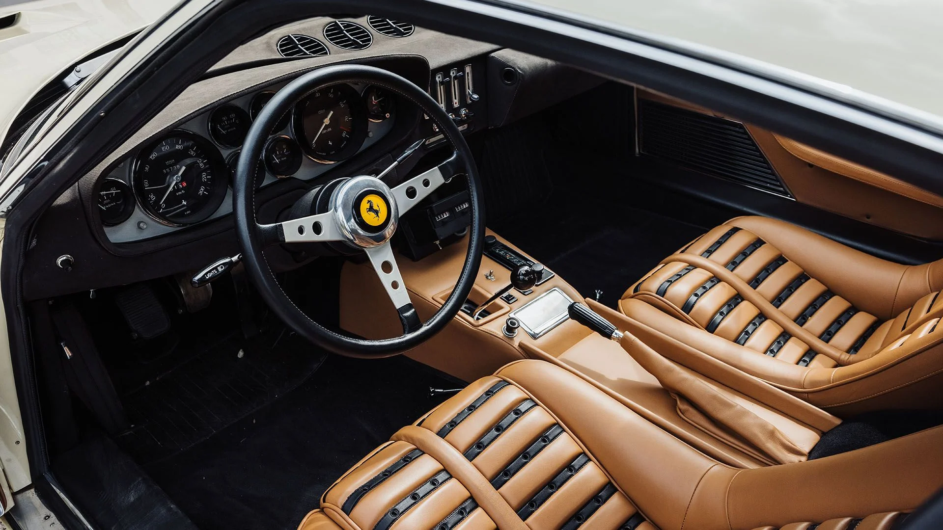 1970 Ferrari 365 GTB/4 Daytona “Plexi” 6 05