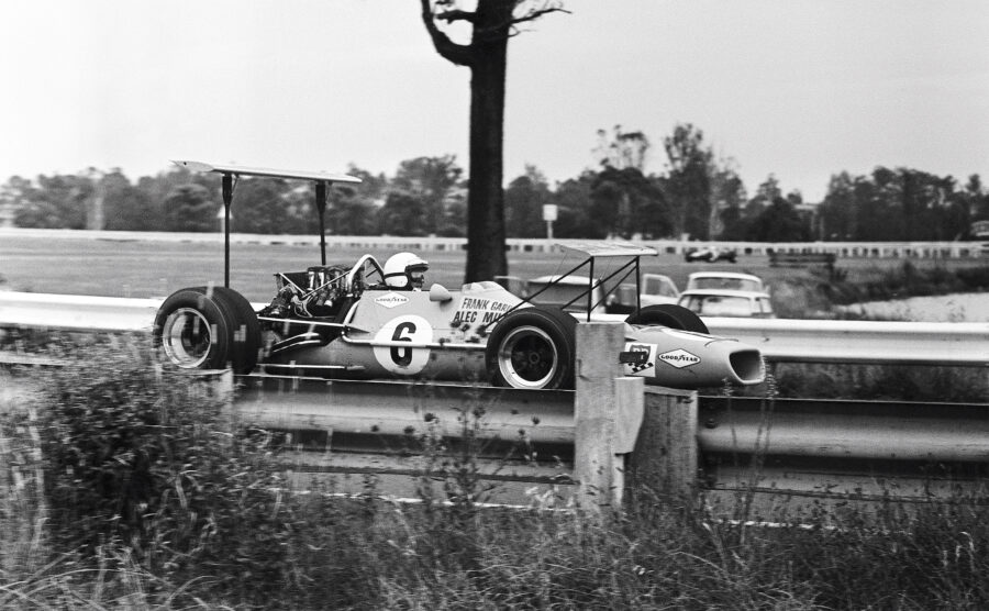 51-wf-1969-017-100-frank-gardner-mildrenmono-alfa-romeo-tipo-33-v8_cmyk-4