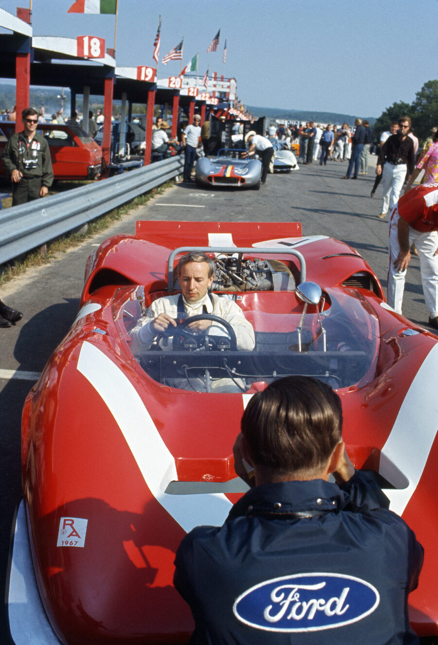 52-el-1967-001-john-surtees-lola-t70-mk3b_cmyk-4