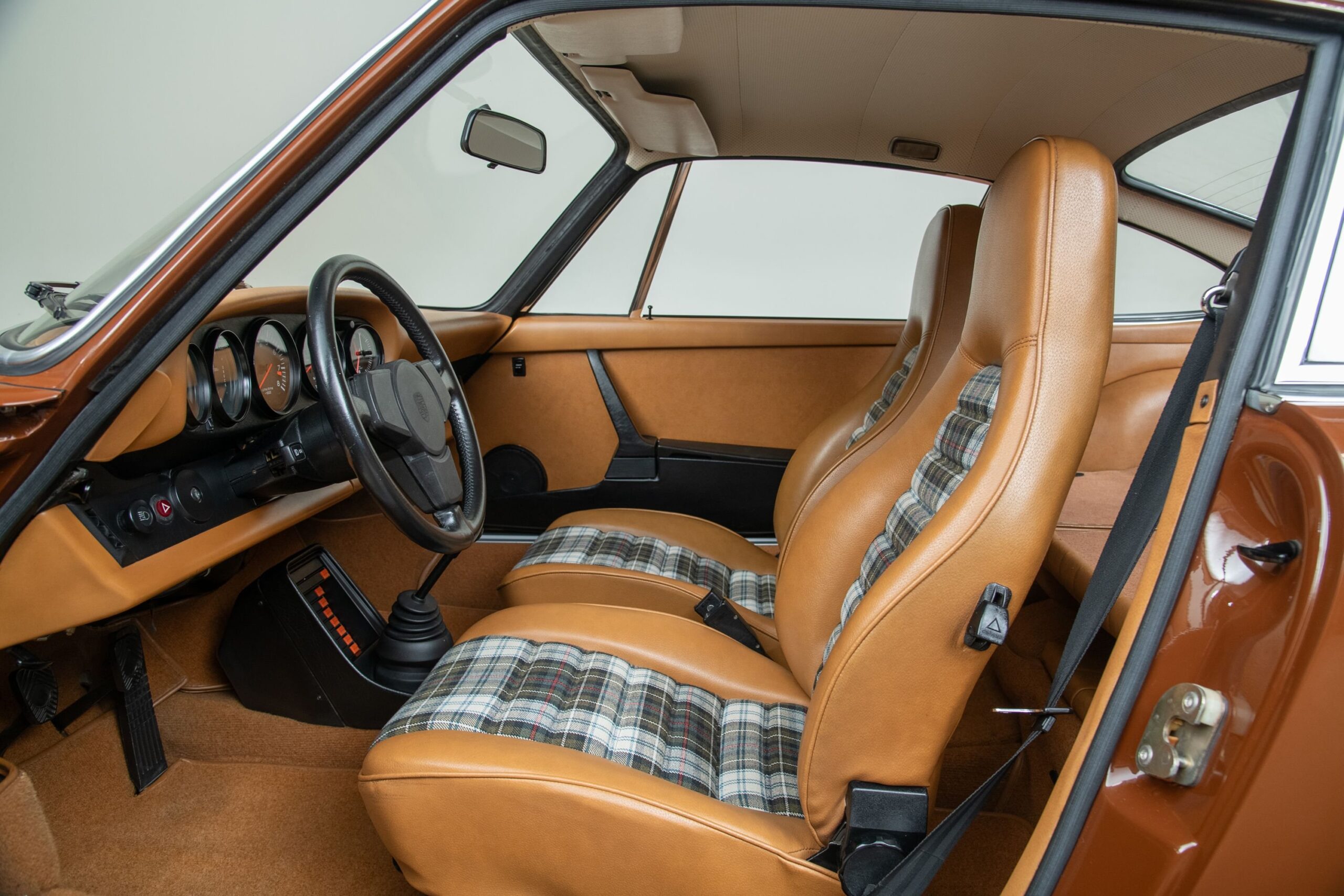 1976 Porsche 911 Carrera 2.7 MFI 6 6 3 scaled