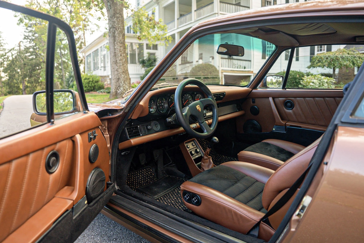 Cognac Brown 911 – The Right Car in the Right Place 4 Bildschirmfoto 2025 11 19 um 09.37.54