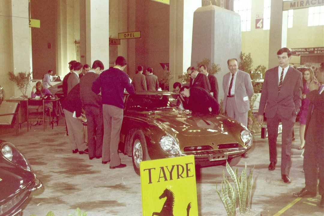 1967 Bizzarrini Stradale 5300 GT 8 Feria de Muestras 1967 stand Ferrari 1