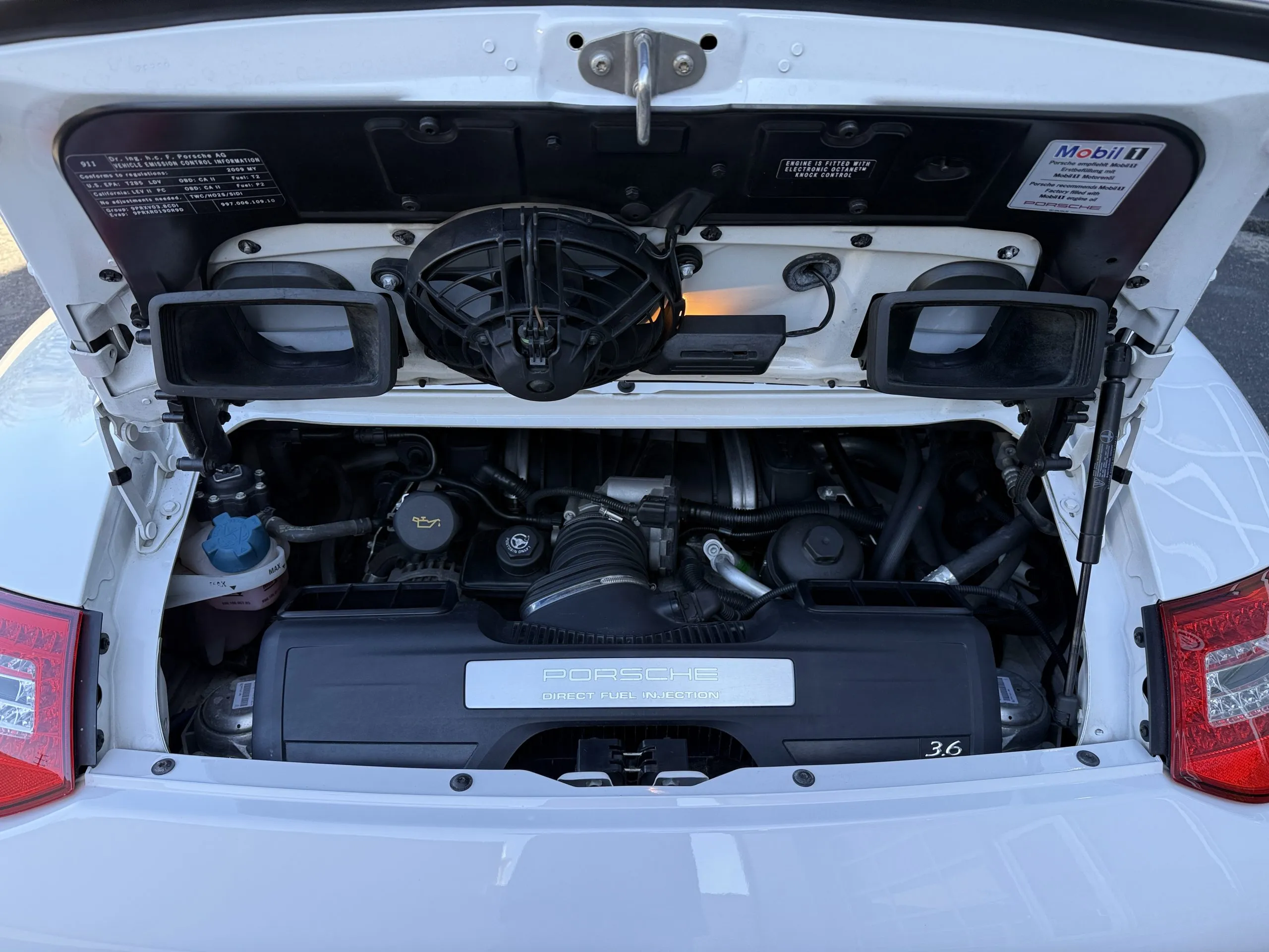 2009 Porsche 911 Carrera Coupe – 6 Speed Manual 7 e