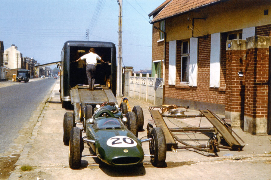 25-fr-1962-on-the-way-back-from-monaco-with-trevor-taylors-lotus-24_coated