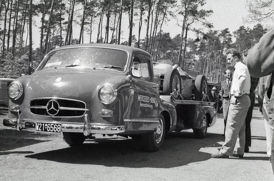 27-hh-1955-017-mb-renntransporter-das-blaue-wunder_coated