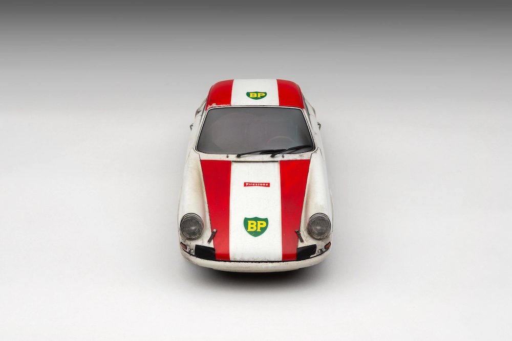 Porsche 911 R - 1967 BP World Record By Amalgam Collection 14 Porsche911R1.18ScaleWeathered WHITE