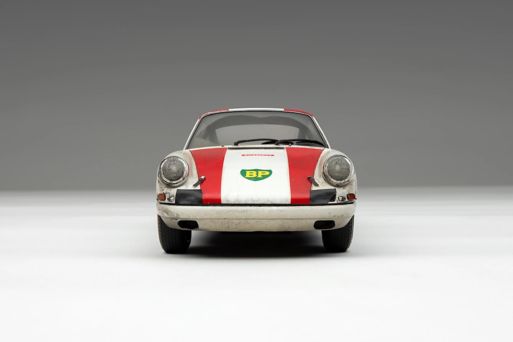 Porsche 911 R - 1967 BP World Record By Amalgam Collection 5 Porsche911R1.18ScaleWeathered WHITE