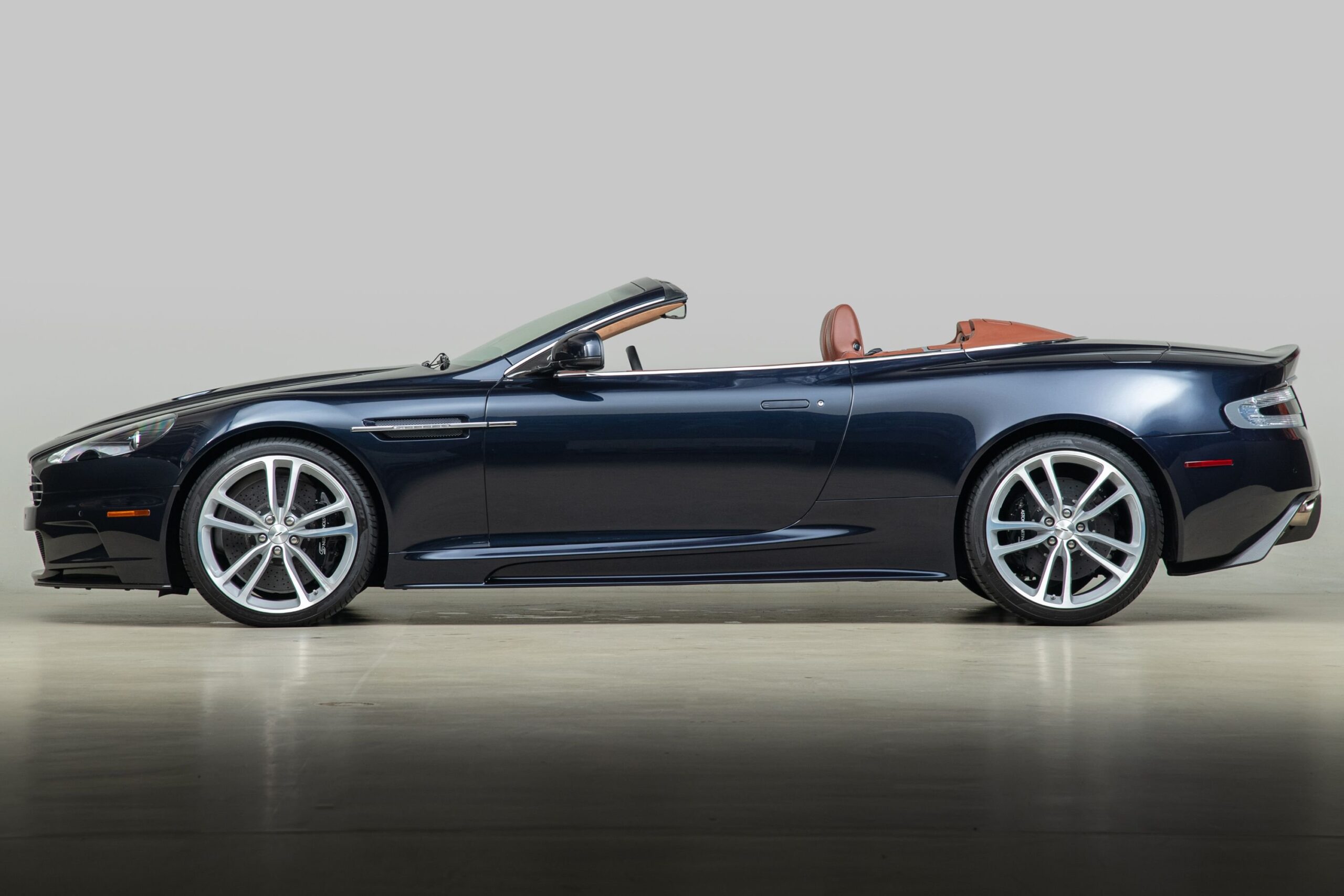 2010 Aston Martin DBS Volante 3 2010 aston martin dbs convertible 1 scaled