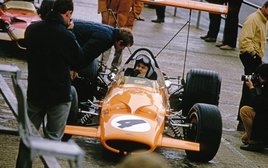 48-ss-1969-060-tyler-alexander-and-bruce-mclaren-in-the-silverstone-pits-baxter_coated