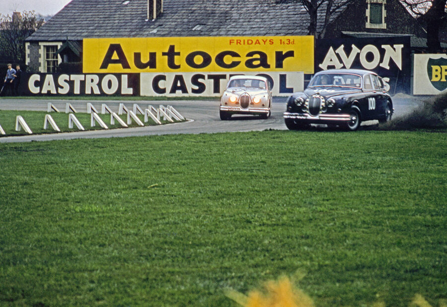 53-at-1962-005-jack-sears-followed-by-graham-hill-both-on-jaguars-mk-ii-3-8_coated