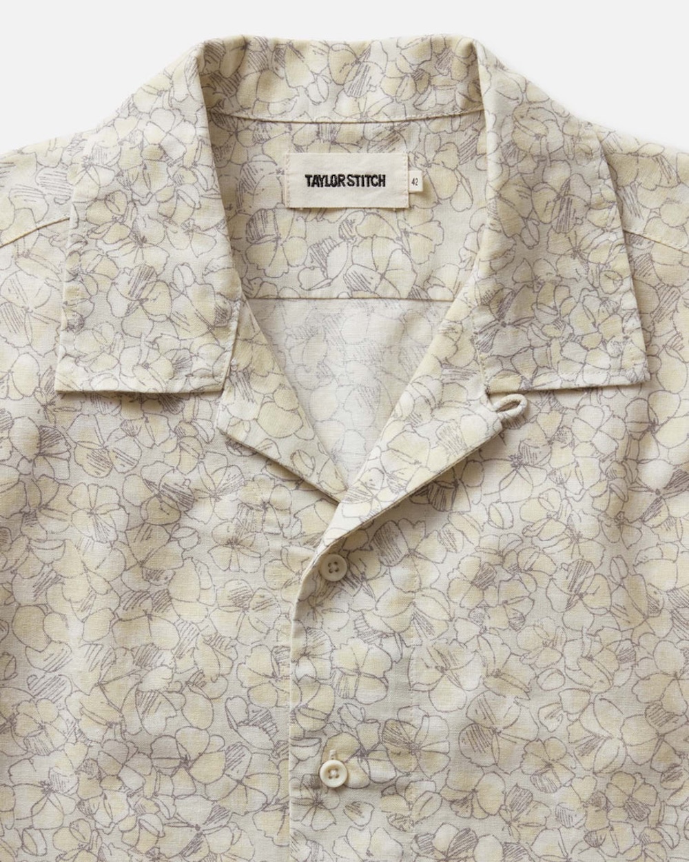 The Davis Shirt By Taylor Stitch 6 instock m q126 The Davis Shirt GreySkiesFloral portrait 005