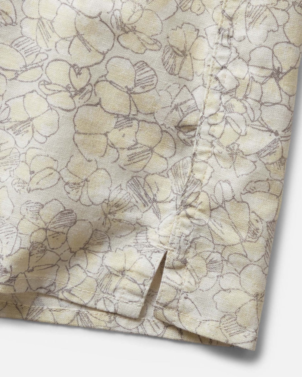 The Davis Shirt By Taylor Stitch 7 instock m q126 The Davis Shirt GreySkiesFloral portrait 007