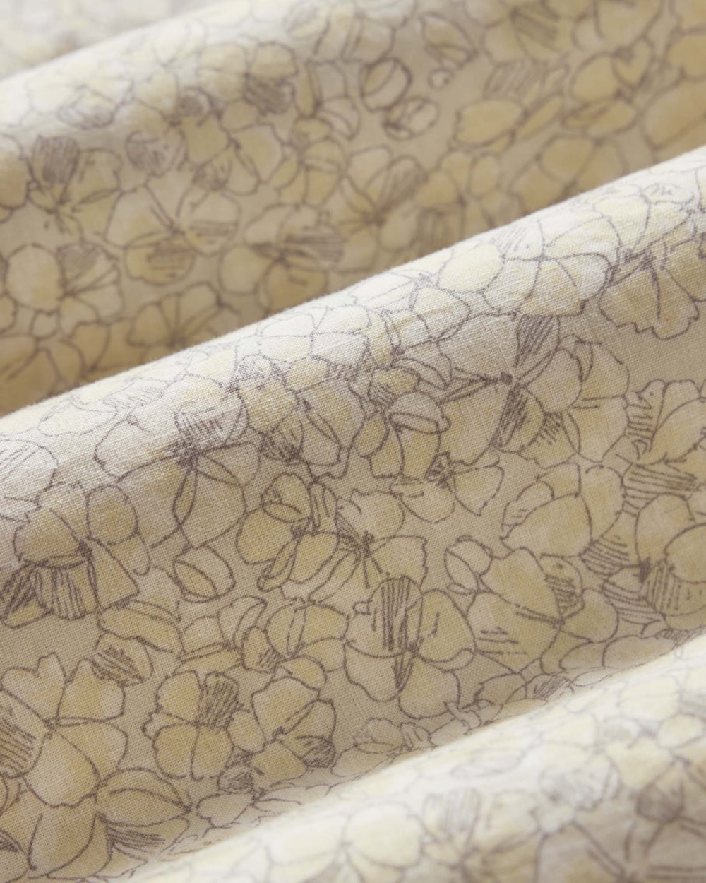 The Davis Shirt By Taylor Stitch 8 instock m q126 The Davis Shirt GreySkiesFloral portrait 008