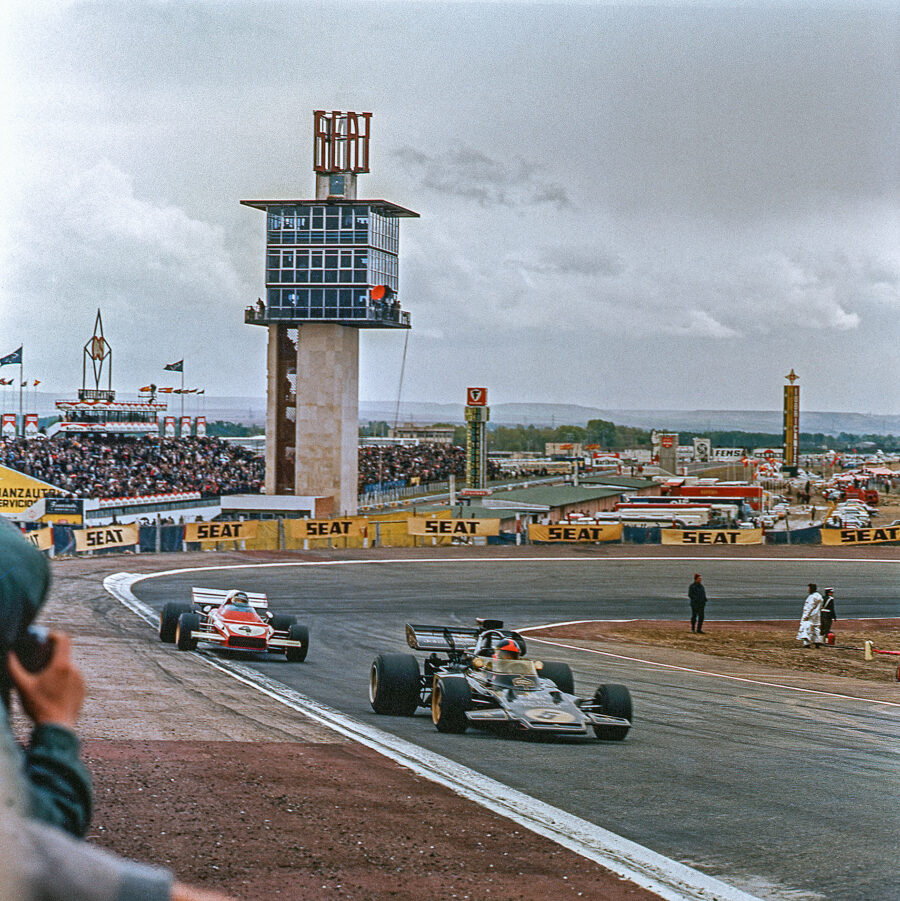 18-jr-1972-100-fittipaldi-followed-by-ickx_cmyk-2